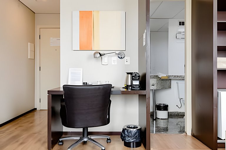 Flat espaçoso, localização privilegiada ap 1208