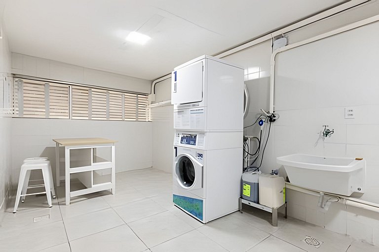 Flat espaçoso c/copa localização privilegiada 1310
