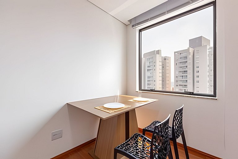 Flat espaçoso c/copa localização privilegiada 1309